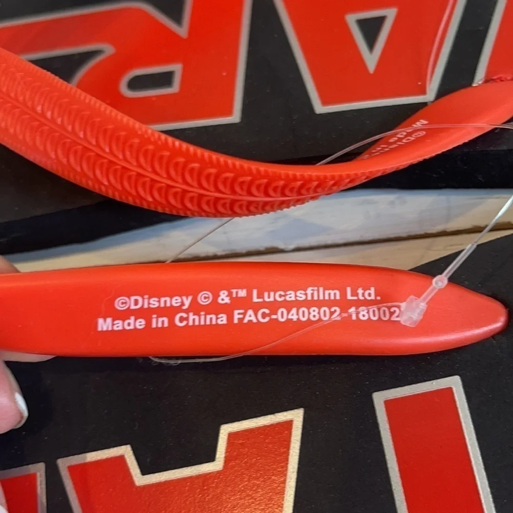 NWOT Disney Kid’s Star Wars Flip Flop Sz 4